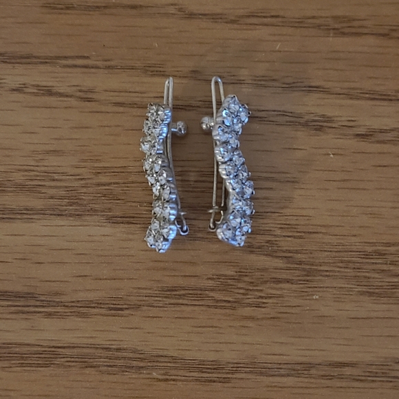 Two Pairs of Tiny Hair Barretts - Picture 3 of 3